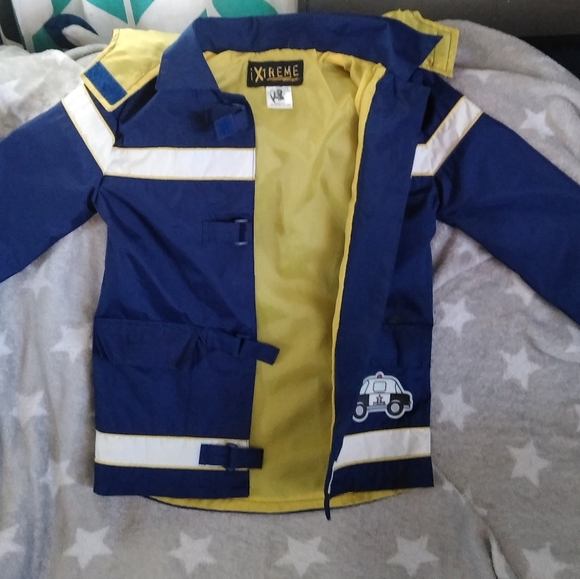 Boys coat 🌧️ ☔ - Picture 5 of 6